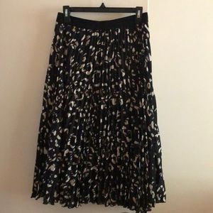 H&M Leopard Print Pleated Skirt